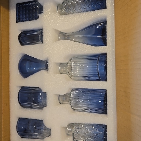Set of Blue Glass Vases - Picture 4 of 5